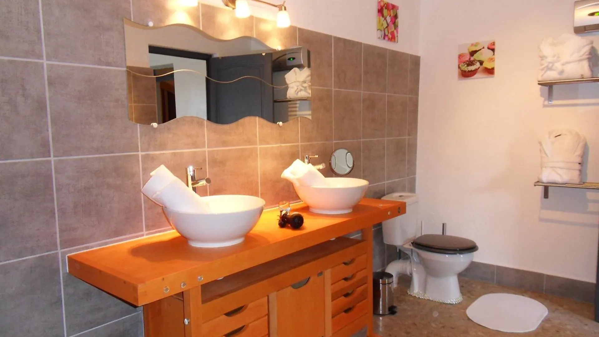 Le Jardin D'Ivana Chambres D'Hotes B&B Avec Piscine Chauffee Oppède