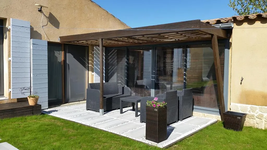 Le Jardin D'Ivana Chambres D'Hotes B&B Avec Piscine Chauffee Oppède Bed and Breakfast