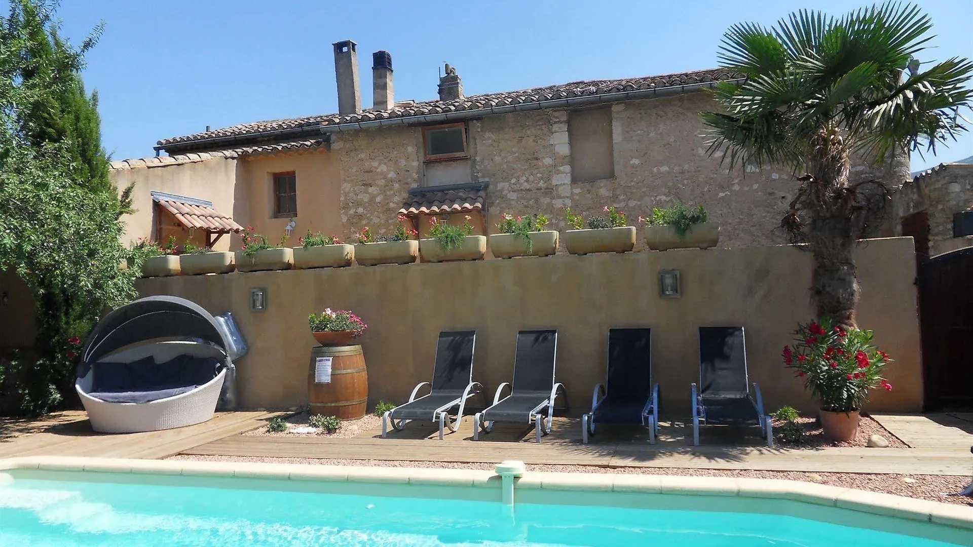 Le Jardin D'Ivana Chambres D'Hotes B&B Avec Piscine Chauffee Oppède Bed and Breakfast